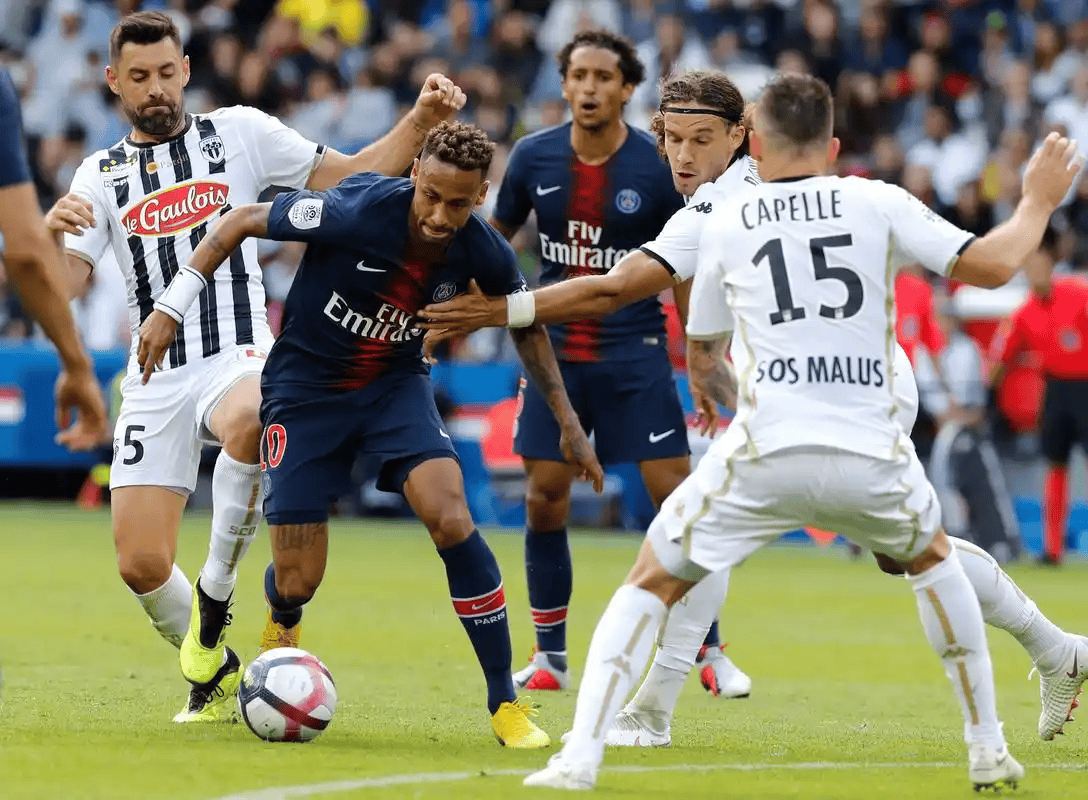 国际比赛日法国杯焦点战，多伦多猛龙篮板制胜，媒体盛赞，更衣室氛围转暖的简单介绍